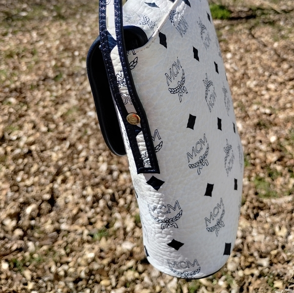 MCM Blue & White Crossbody Leather Patricia Handbag - Picture 6 of 17